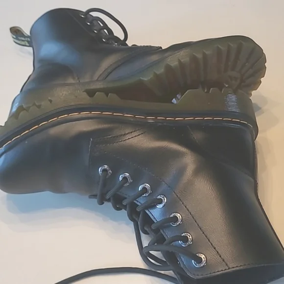 Dr. Martens Luana Black Leather Boots-Size 7 -EUC - Picture 2 of 8